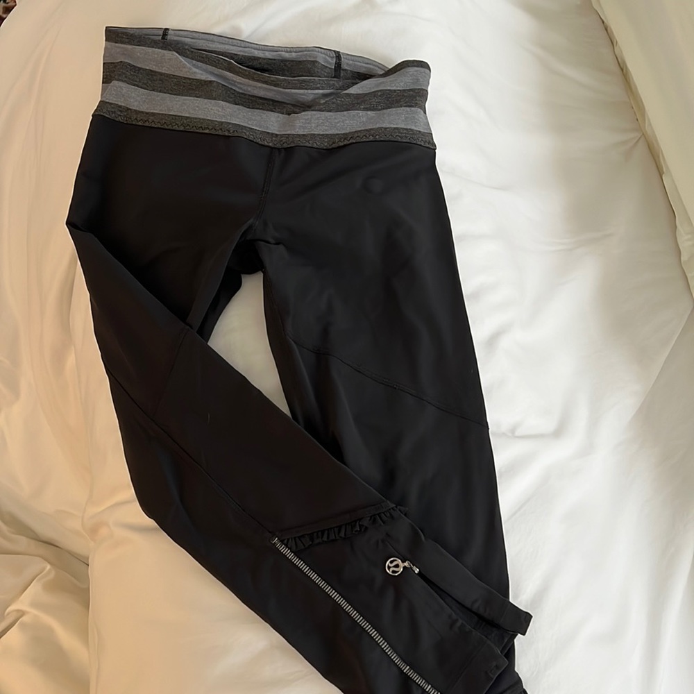 Lululemon running crop size 6